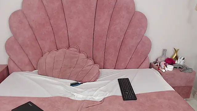 Snapshot of Candy_Bony chatting on December 28, 3:37 pm Candy Bony online show from December 28, 3:37 pm