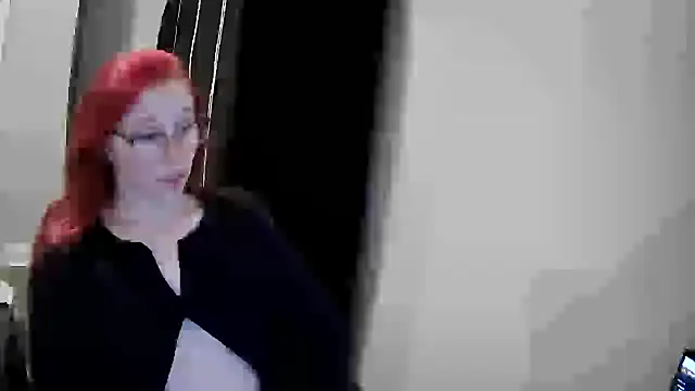 LilyFoxxx online show from December 4, 5:16 am