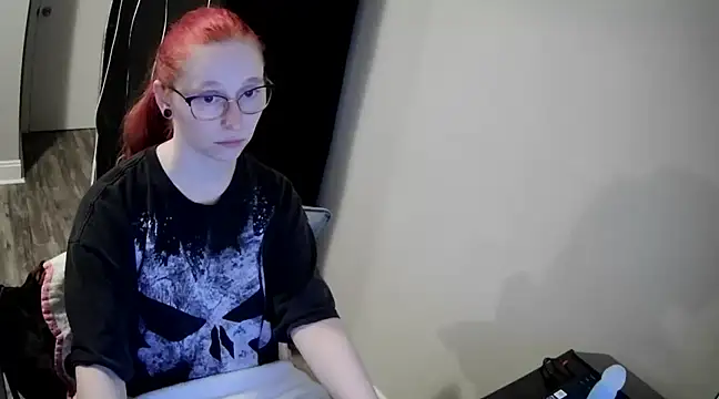 LilyFoxxx online show from December 10, 5:28 am