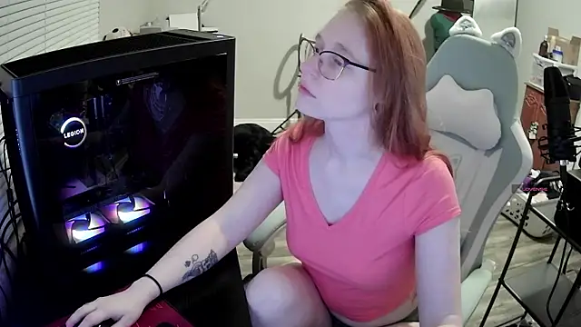 Snapshot of LilyFoxxx chatting on November 7, 4:23 am LilyFoxxx online show from November 7, 4:23 am