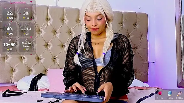 Snapshot of ened_nessa chatting on February 17, 12:27 pm ened nessa online show from February 17, 12:27 pm