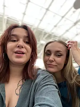 Snapshot of Burning_girlss chatting on December 12, 7:08 am Burning girlss online show from December 12, 7:08 am