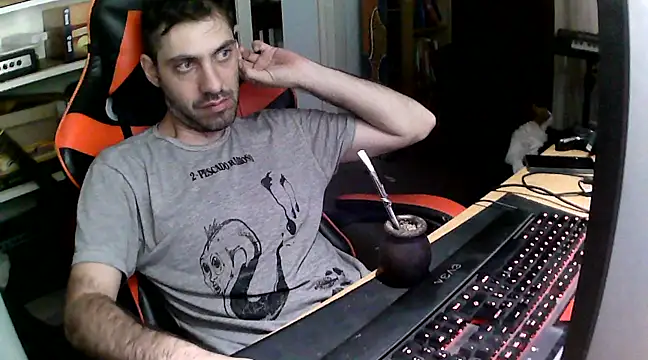 Snapshot of johnwood88 chatting on February 28, 10:20 am johnwood88 online show from February 28, 10:20 am