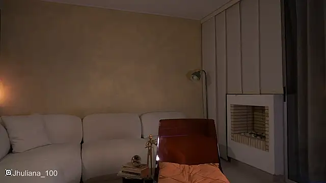 paulacora100 online show from September 8, 10:20 pm