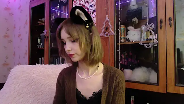 Snapshot of cloudgirrl chatting on January 18, 8:09 pm cloudgirrl online show from January 18, 8:09 pm