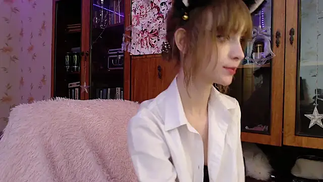 Snapshot of cloudgirrl chatting on January 31, 12:50 am cloudgirrl online show from January 31, 12:50 am