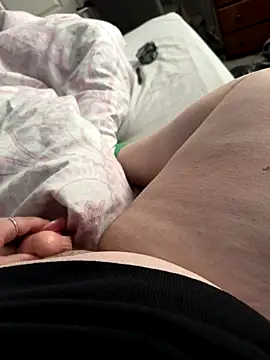 Snapshot of AmberTaylorXxx chatting on December 3, 8:27 am AmberTaylorXxx online show from December 3, 8:27 am