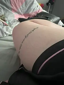 Snapshot of AmberTaylorXxx chatting on February 5, 8:21 am AmberTaylorXxx online show from February 5, 8:21 am