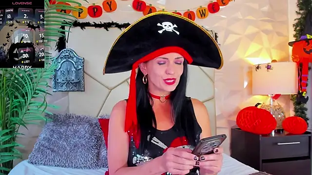 Snapshot of Valery_Diamond chatting on October 31, 10:11 pm Valery Diamond online show from October 31, 10:11 pm