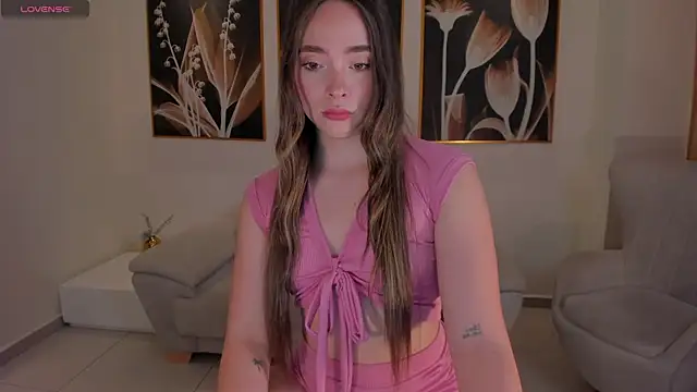 Snapshot of AlinaKravitz chatting on February 6, 11:32 am AlinaKravitz online show from February 6, 11:32 am