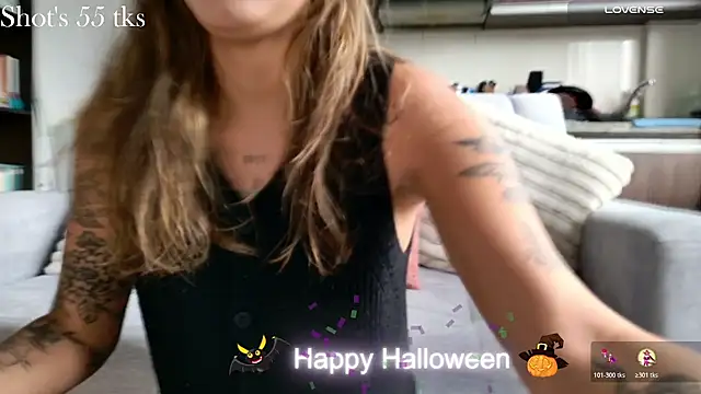 Snapshot of Emmy_petit chatting on October 29, 3:36 pm Emmy petit online show from October 29, 3:36 pm