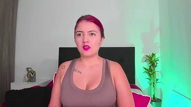 LaylaJewel online show from December 13, 2:43 am