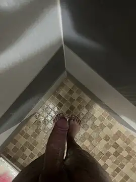 Snapshot of mylovetr1 chatting on December 18, 7:04 am mylovetr1 online show from December 18, 7:04 am