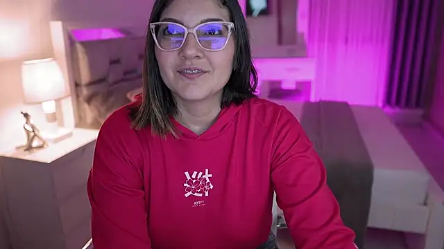 Snapshot of Camilaa_bueno chatting on December 11, 11:43 pm Camilaa bueno online show from December 11, 11:43 pm