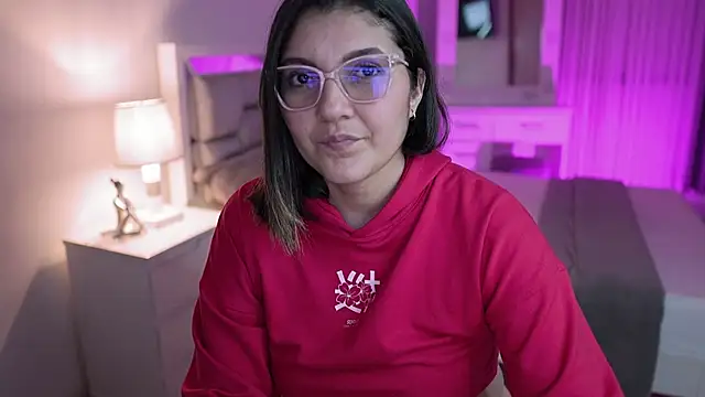 Snapshot of Camilaa_bueno chatting on December 12, 2:48 am Camilaa bueno online show from December 12, 2:48 am