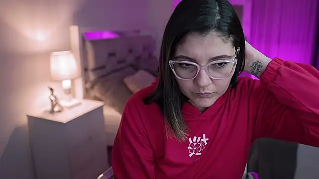 Snapshot of Camilaa_bueno chatting on December 12, 5:52 am Camilaa bueno online show from December 12, 5:52 am