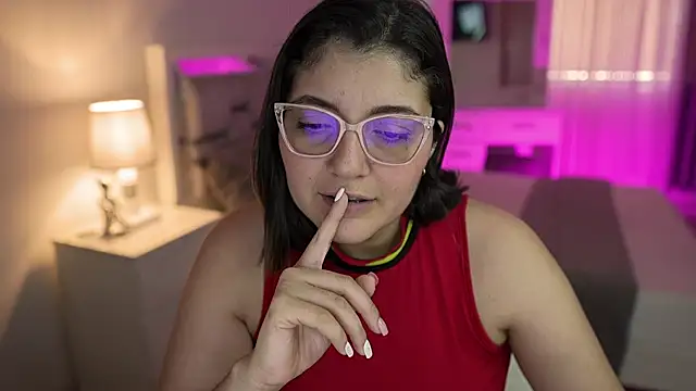 Snapshot of Camilaa_bueno chatting on December 15, 8:58 pm Camilaa bueno online show from December 15, 8:58 pm