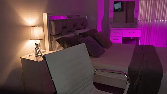 Snapshot of Camilaa_bueno chatting on December 19, 9:28 pm Camilaa bueno online show from December 19, 9:28 pm