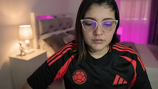 Snapshot of Camilaa_bueno chatting on December 21, 8:54 pm Camilaa bueno online show from December 21, 8:54 pm