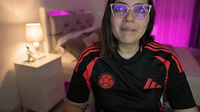 Snapshot of Camilaa_bueno chatting on December 22, 12:07 am Camilaa bueno online show from December 22, 12:07 am