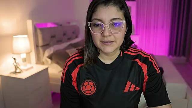 Snapshot of Camilaa_bueno chatting on December 22, 3:11 am Camilaa bueno online show from December 22, 3:11 am