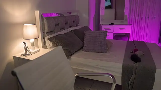 Snapshot of Camilaa_bueno chatting on December 22, 10:25 pm Camilaa bueno online show from December 22, 10:25 pm