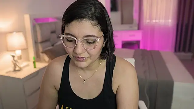 Snapshot of Camilaa_bueno chatting on January 1, 8:58 pm Camilaa bueno online show from January 1, 8:58 pm