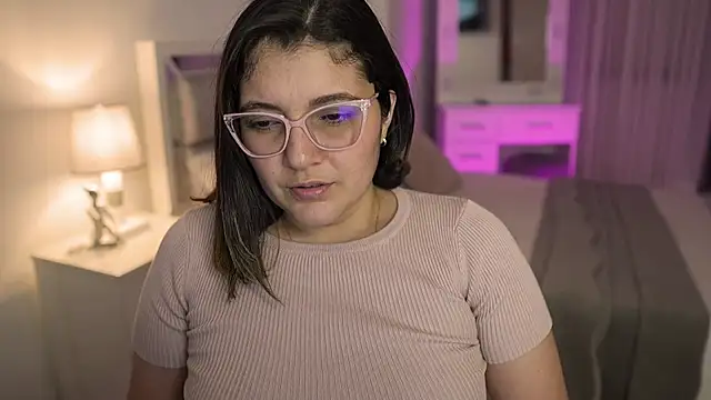 Snapshot of Camilaa_bueno chatting on January 4, 1:21 am Camilaa bueno online show from January 4, 1:21 am