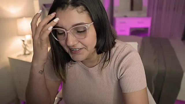 Snapshot of Camilaa_bueno chatting on January 4, 4:23 am Camilaa bueno online show from January 4, 4:23 am