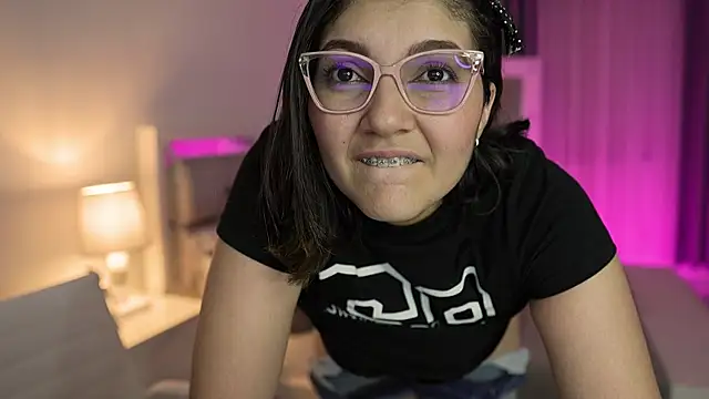 Snapshot of Camilaa_bueno chatting on January 12, 12:49 am Camilaa bueno online show from January 12, 12:49 am