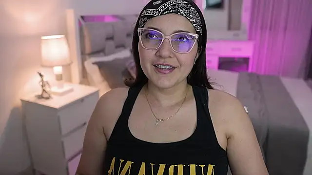 Snapshot of Camilaa_bueno chatting on January 25, 12:59 am Camilaa bueno online show from January 25, 12:59 am