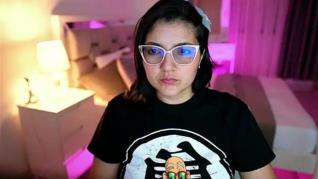 Snapshot of Camilaa_bueno chatting on March 16, 12:01 am Camilaa bueno online show from March 16, 12:01 am