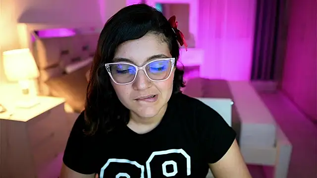 Snapshot of Camilaa_bueno chatting on March 22, 1:54 am Camilaa bueno online show from March 22, 1:54 am