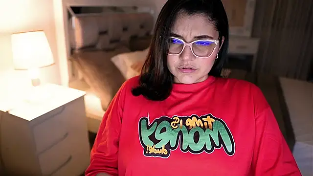 Snapshot of Camilaa_bueno chatting on October 8, 3:37 am Camilaa bueno online show from October 8, 3:37 am