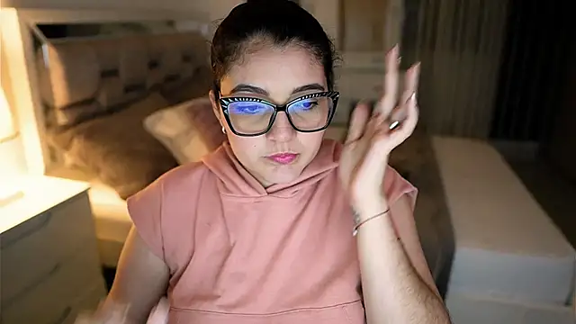 Snapshot of Camilaa_bueno chatting on October 16, 12:33 am Camilaa bueno online show from October 16, 12:33 am