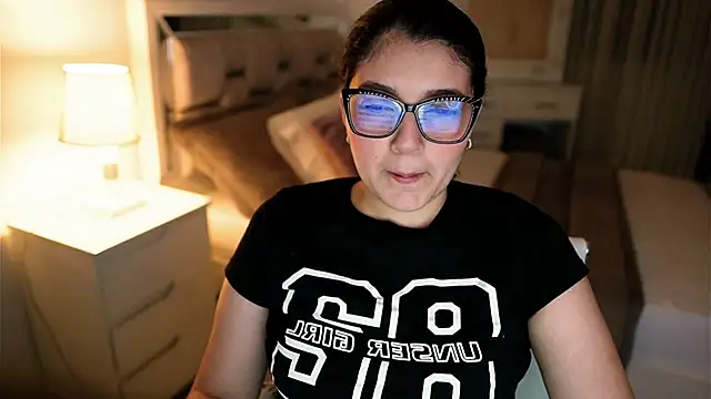 Snapshot of Camilaa_bueno chatting on October 19, 11:49 pm Camilaa bueno online show from October 19, 11:49 pm