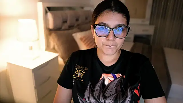 Snapshot of Camilaa_bueno chatting on October 26, 3:34 am Camilaa bueno online show from October 26, 3:34 am