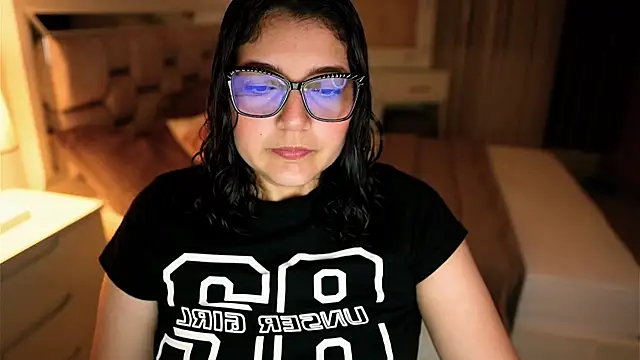 Snapshot of Camilaa_bueno chatting on November 5, 12:21 am Camilaa bueno online show from November 5, 12:21 am