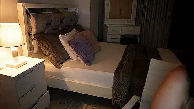 Snapshot of Camilaa_bueno chatting on November 12, 11:36 pm Camilaa bueno online show from November 12, 11:36 pm