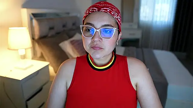 Snapshot of Camilaa_bueno chatting on December 13, 10:26 pm Camilaa bueno online show from December 13, 10:26 pm