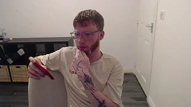 Snapshot of PrettyGinger chatting on December 4, 4:49 pm PrettyGinger online show from December 4, 4:49 pm