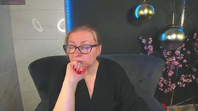 Snapshot of AlexandraKind chatting on January 12, 1:48 pm AlexandraKind online show from January 12, 1:48 pm