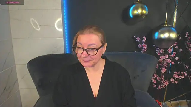 Snapshot of AlexandraKind chatting on January 12, 4:50 pm AlexandraKind online show from January 12, 4:50 pm