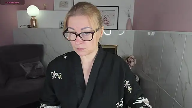 Snapshot of AlexandraKind chatting on January 14, 1:28 pm AlexandraKind online show from January 14, 1:28 pm