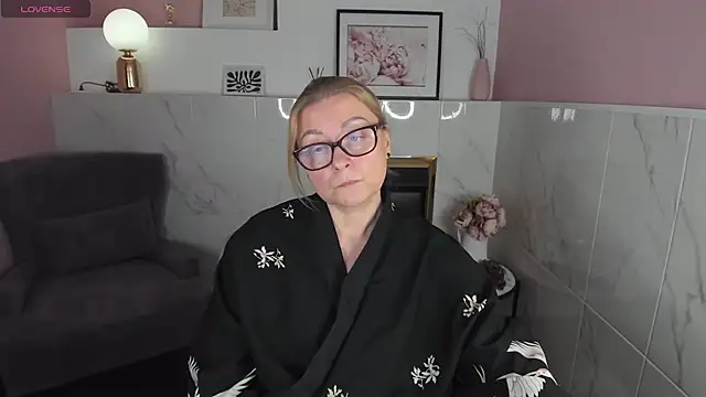 Snapshot of AlexandraKind chatting on January 14, 7:32 pm AlexandraKind online show from January 14, 7:32 pm