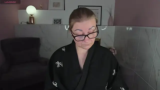 Snapshot of AlexandraKind chatting on January 16, 2:41 am AlexandraKind online show from January 16, 2:41 am