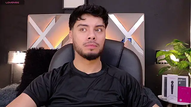 Snapshot of Tommidubois chatting on November 7, 4:34 am Tommidubois online show from November 7, 4:34 am