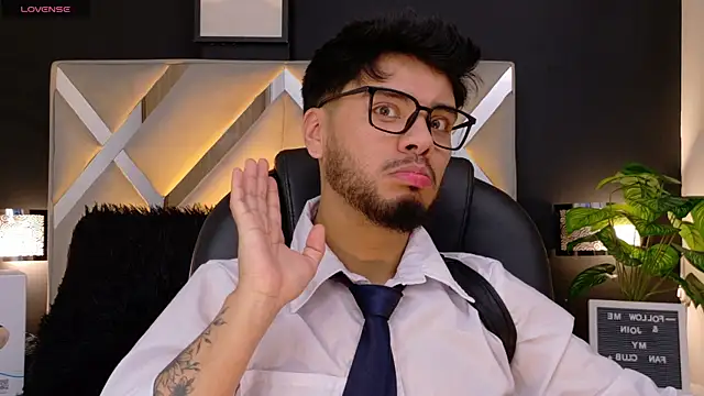 Snapshot of Tommidubois chatting on November 8, 4:34 am Tommidubois online show from November 8, 4:34 am