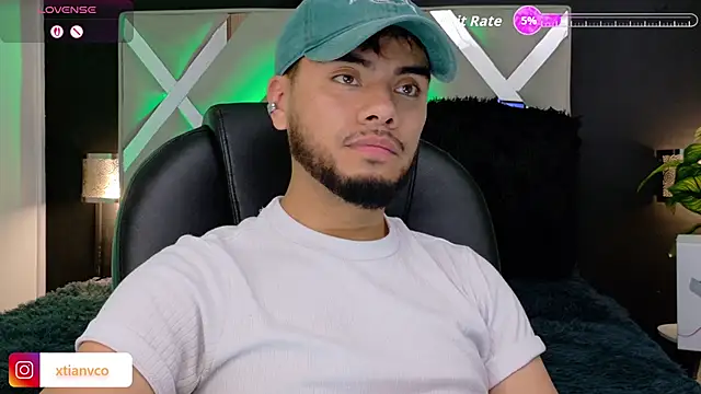 Snapshot of Tommidubois chatting on December 17, 4:07 am Tommidubois online show from December 17, 4:07 am