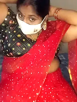 Snapshot of Sexy_Radhikaa chatting on February 6, 4:53 am Sexy Radhikaa online show from February 6, 4:53 am